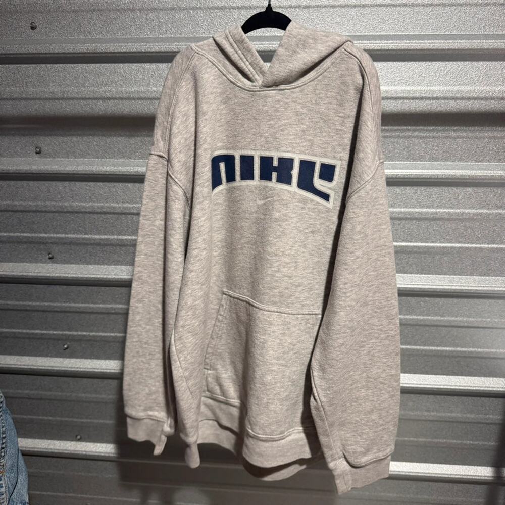 Vintage kids Nike hoodie size 14-16 silver tag